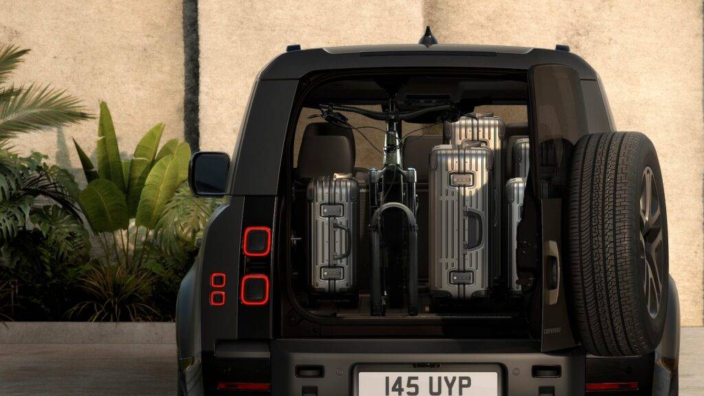 Defender uzlabots: neapturamais 4x4 kļuvis vēl izteiksmīgāks un ērtāk lietojams 26 Defender uzlabots