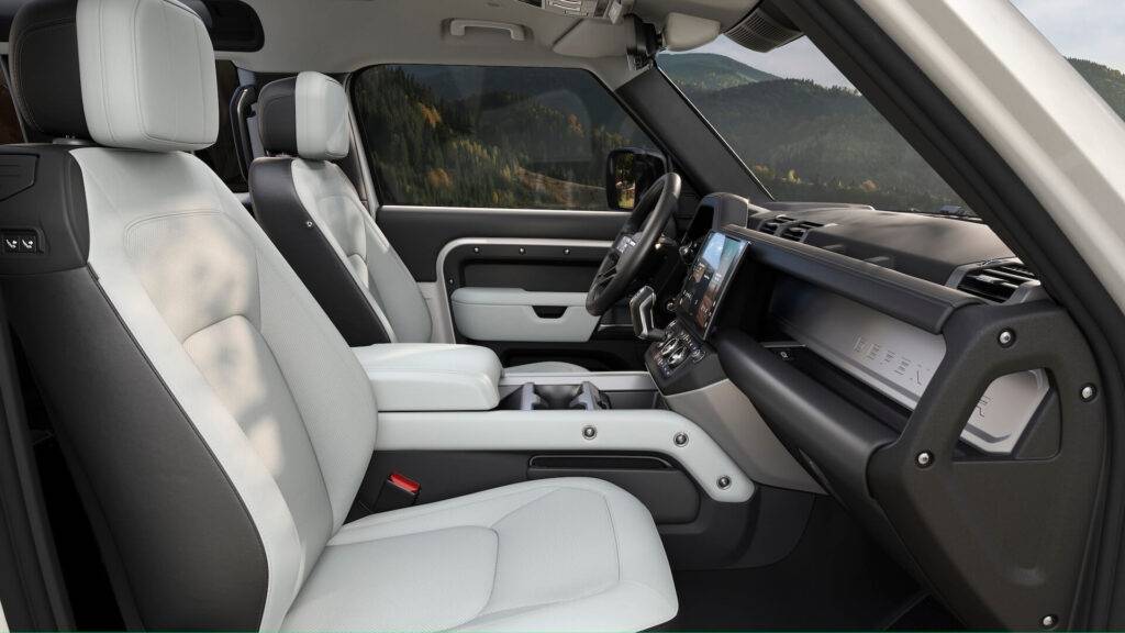 Defender uzlabots: neapturamais 4x4 kļuvis vēl izteiksmīgāks un ērtāk lietojams 25 Defender uzlabots