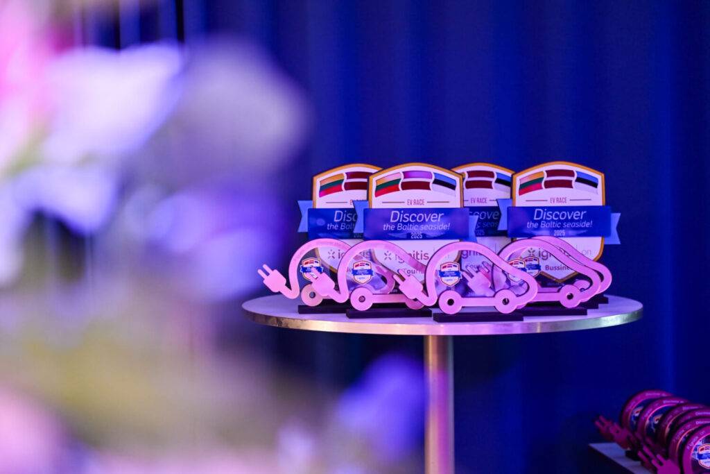 Noslēgušās vienpadsmitās “Ignitis ON” elektroauto sacensības: uzvaru svin arī ekipāža no Latvijas 17 Noslēgušās vienpadsmitās “Ignitis ON” elektroauto sacensības: uzvaru svin arī ekipāža no Latvijas