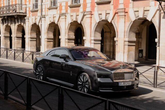 P90606999_highRes_street-style-rolls-r (1) P90606999 highRes street style rolls r 1 1 1024x682