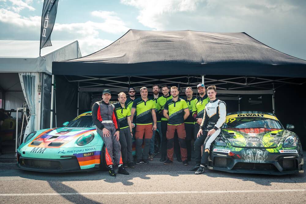 “Porsche Latvia Racing Team” sezonu sāk ar pārliecinošu dubultuzvaru Biķerniekos 5 “Porsche Latvia Racing Team” sezonu sāk ar pārliecinošu dubultuzvaru Biķerniekos