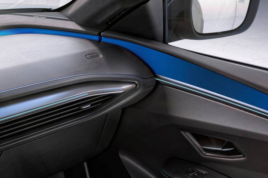 Jaunais RENAULT MEGANE E TECH ELECTRIC 19 RENAULT MEGANE E TECH