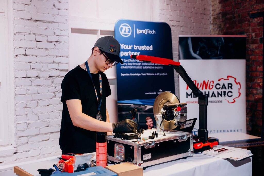 Starptautiskā jauno automehāniķu konkursā uzvar latvietis 13 Starptautiskā jauno automehāniķu konkursā uzvar latvietis