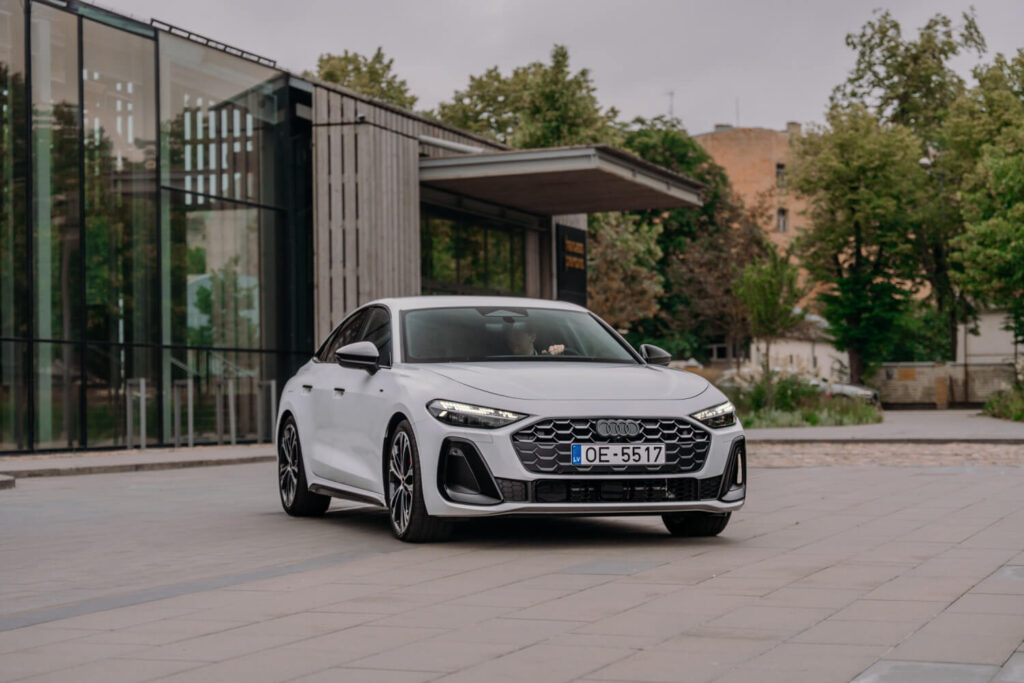 Jaunais Audi A5 e-hybrid Latvijā: sportiska elegance un pārliecinoša elektriskā sniedzamība 13 Jaunais Audi A5 e-hybrid Latvijā