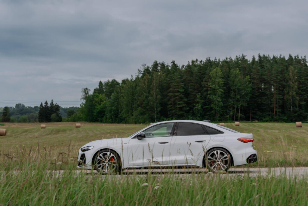 Jaunais Audi A5 e-hybrid Latvijā: sportiska elegance un pārliecinoša elektriskā sniedzamība 16 Jaunais Audi A5 e-hybrid Latvijā