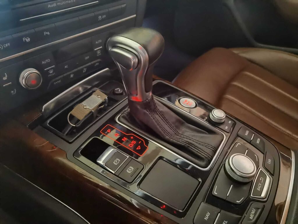 “Mūža eļļa” nav mūžīga: kāpēc automātiskajām kārbām vajadzīga apkope, un cik tā izmaksā, ja to ignorē 