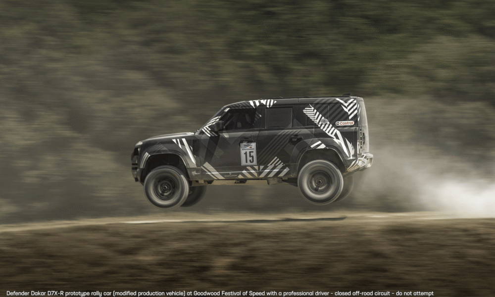 Defender Rally komanda Gudvudas Ātruma festivālā prezentē jauno Dakar D7X-R prototipu