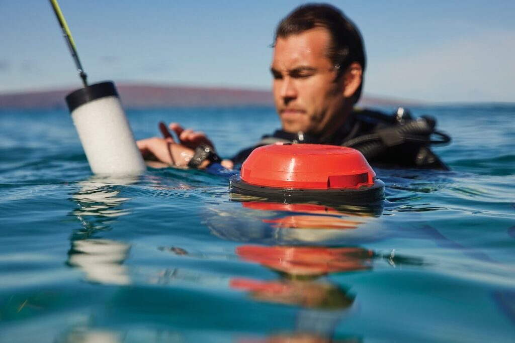 Garmin uzlabo niršanas drošības tehnoloģiju ar revolucionāru Descent S1 nirēju sakaru boju