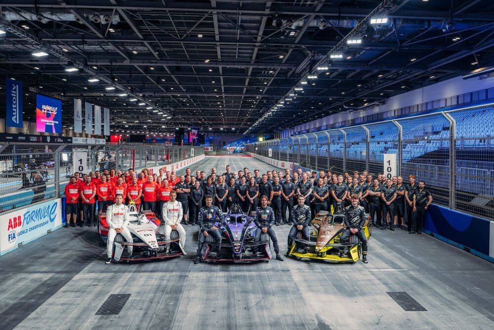 “Porsche” izcīna dubultuzvaru “Formula E”: vēsturisks tituls 3 “Porsche” izcīna dubultuzvaru “Formula E”: vēsturisks tituls