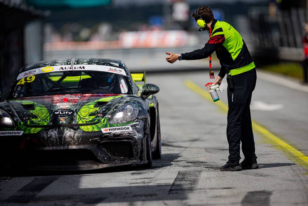 “Porsche Latvia Racing Team” uz goda pjedestāla arī leģendārajā 1006 km sacīkstē Palangā 17 “Porsche Latvia Racing Team” uz goda pjedestāla arī leģendārajā 1006 km sacīkstē Palangā
