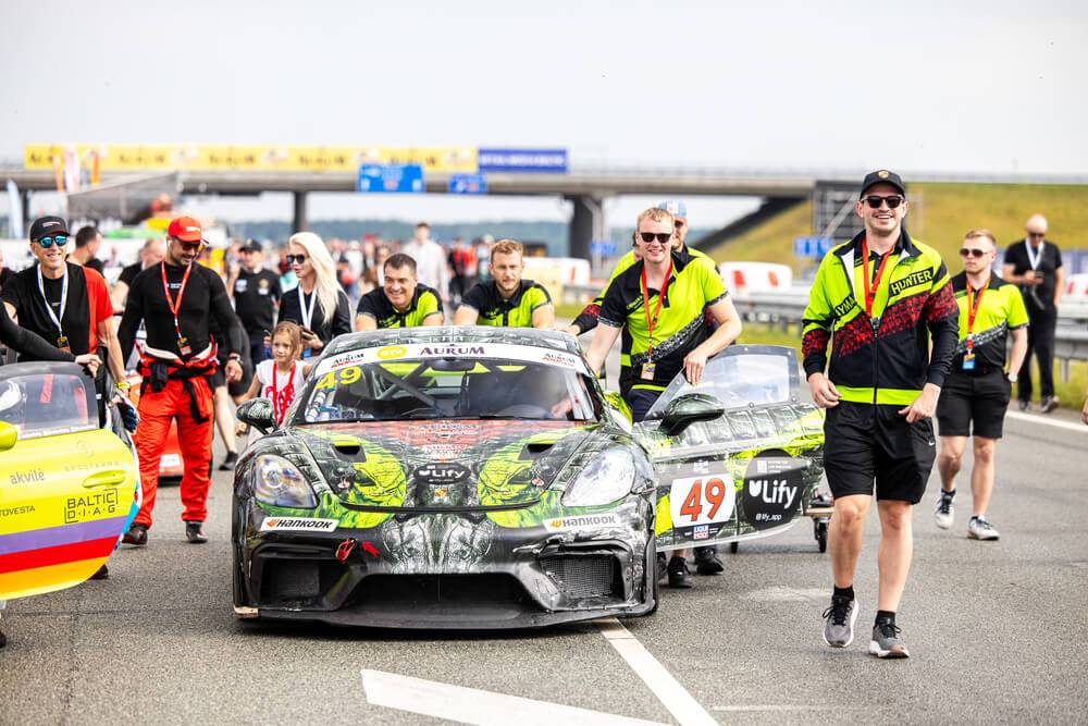 “Porsche Latvia Racing Team” uz goda pjedestāla arī leģendārajā 1006 km sacīkstē Palangā 11 “Porsche Latvia Racing Team” uz goda pjedestāla arī leģendārajā 1006 km sacīkstē Palangā