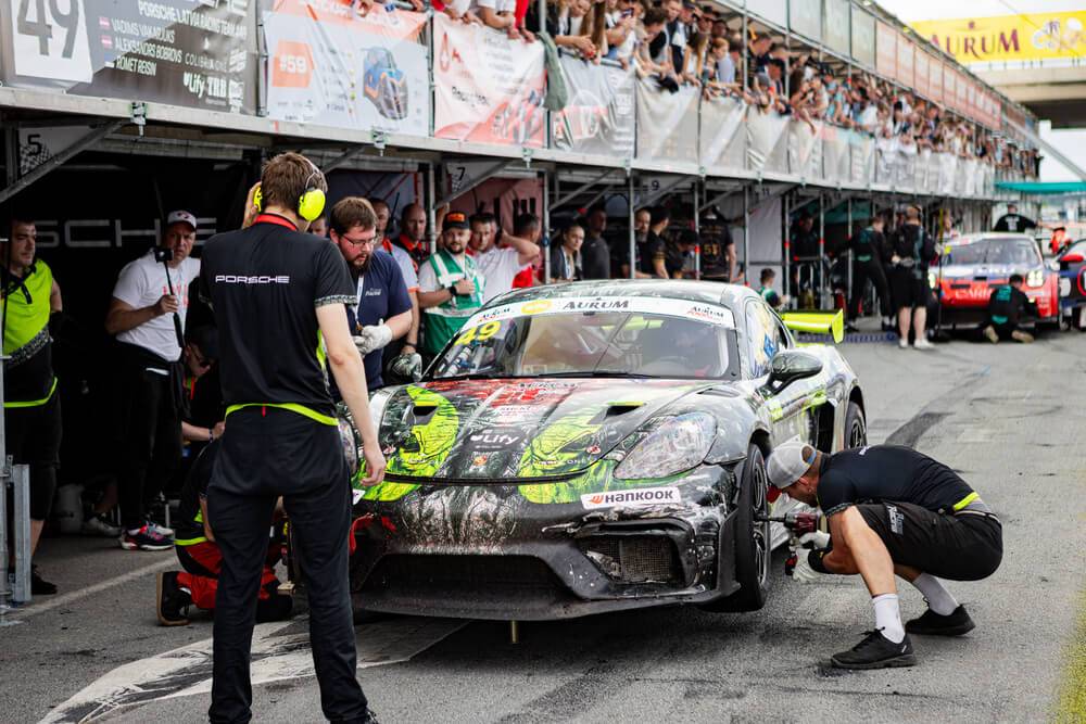 “Porsche Latvia Racing Team” uz goda pjedestāla arī leģendārajā 1006 km sacīkstē Palangā 16 “Porsche Latvia Racing Team” uz goda pjedestāla arī leģendārajā 1006 km sacīkstē Palangā