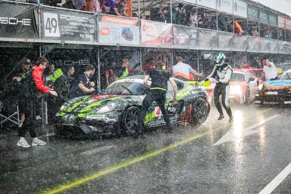 “Porsche Latvia Racing Team” uz goda pjedestāla arī leģendārajā 1006 km sacīkstē Palangā 15 “Porsche Latvia Racing Team” uz goda pjedestāla arī leģendārajā 1006 km sacīkstē Palangā