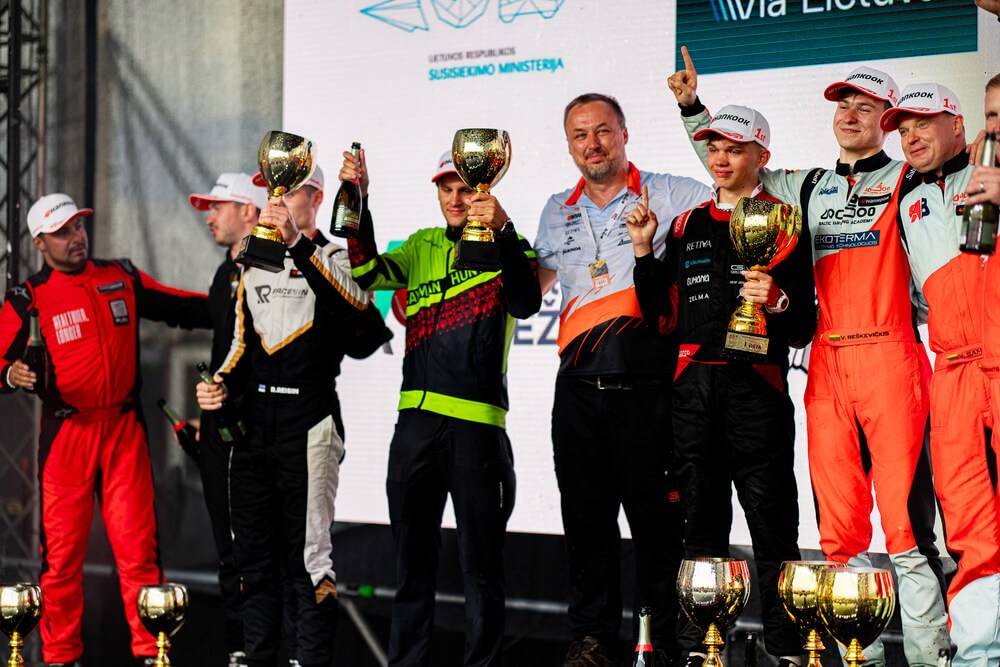 “Porsche Latvia Racing Team” uz goda pjedestāla arī leģendārajā 1006 km sacīkstē Palangā 21 “Porsche Latvia Racing Team” uz goda pjedestāla arī leģendārajā 1006 km sacīkstē Palangā