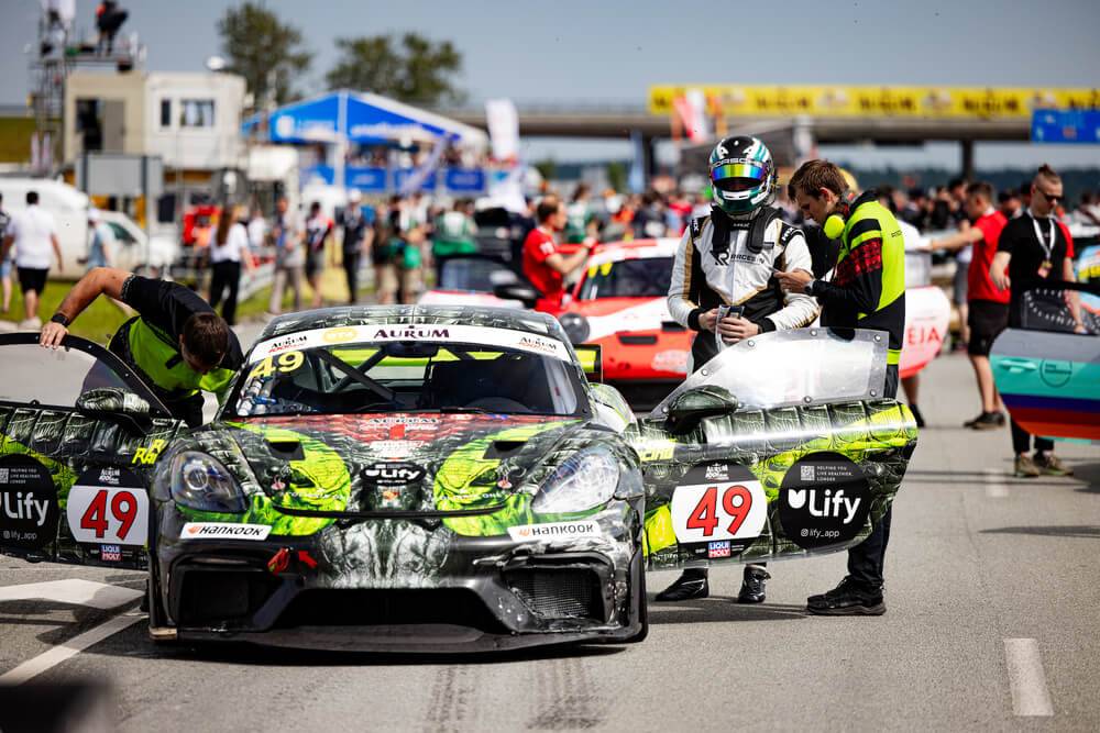 “Porsche Latvia Racing Team” uz goda pjedestāla arī leģendārajā 1006 km sacīkstē Palangā 10 “Porsche Latvia Racing Team” uz goda pjedestāla arī leģendārajā 1006 km sacīkstē Palangā