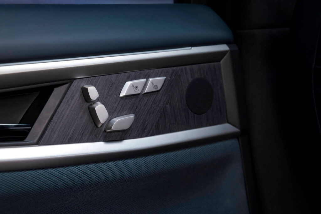 Prezidentālais Renault Rafale: Francijas prezidentūras prasībām pielāgots unikāls transportlīdzeklis 23 Prezidentālais Renault Rafale