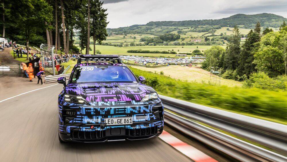 Maskētais “Cayenne Electric” demonstrē jaudu un praktiskumu 13 Maskētais “Cayenne Electric” demonstrē jaudu un praktiskumu