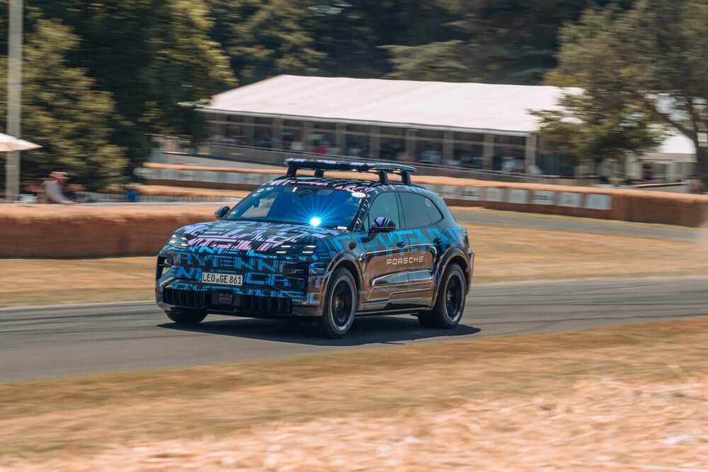 No elektriskā rekordista līdz bezceļu karalim: "Porsche Cayenne" pārsteidz Gudvudā 12 No elektriskā rekordista līdz bezceļu karalim: "Porsche Cayenne" pārsteidz Gudvudā