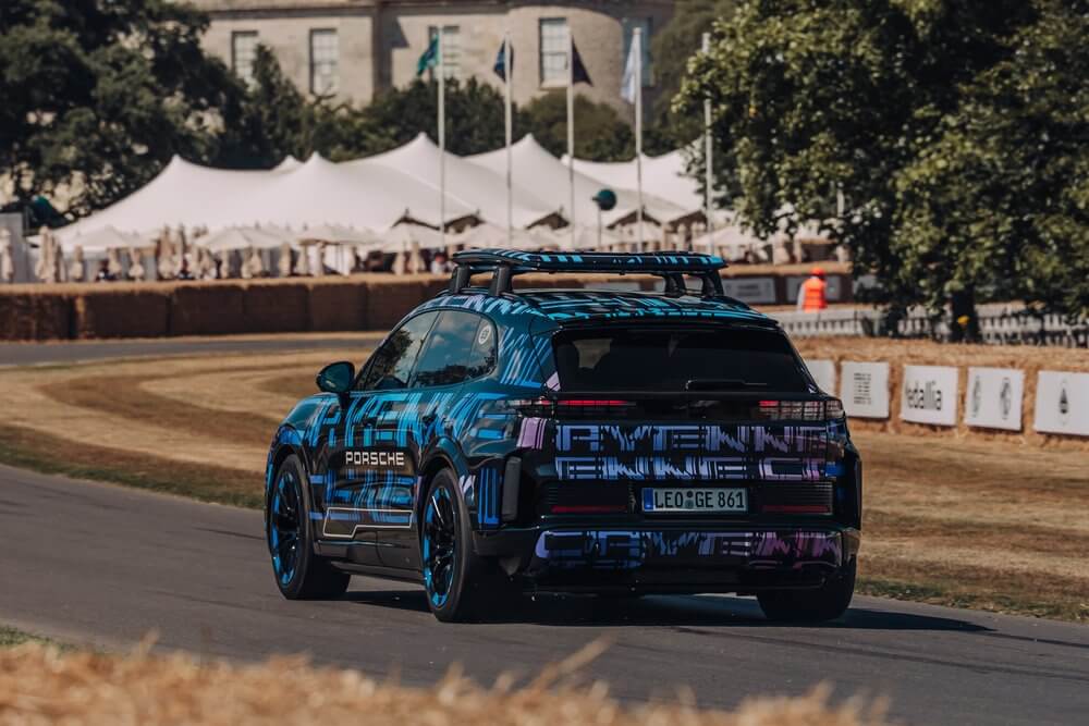 No elektriskā rekordista līdz bezceļu karalim: "Porsche Cayenne" pārsteidz Gudvudā 13 No elektriskā rekordista līdz bezceļu karalim: "Porsche Cayenne" pārsteidz Gudvudā