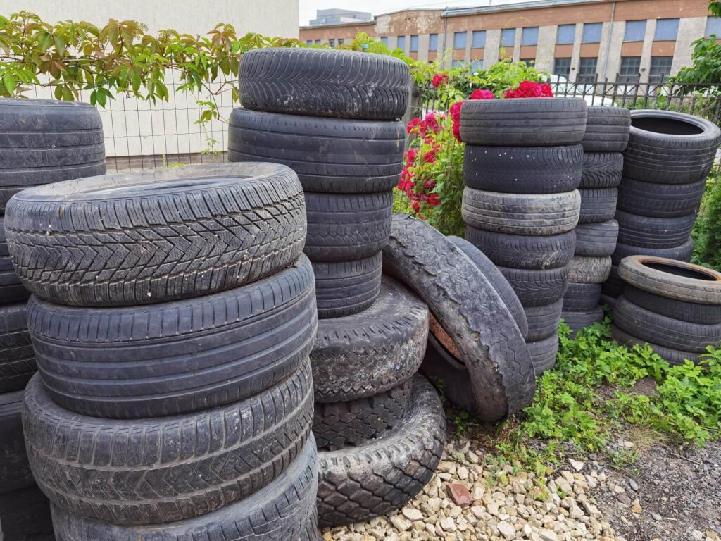 Latvijas iedzīvotāji pārstrādei nodevuši vairāk nekā 770 tonnas riepu – viens no augstākajiem rādītājiem pēdējos gados 5 Latvijas iedzīvotāji pārstrādei nodevuši vairāk nekā 770 tonnas riepu