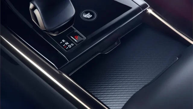 Range Rover Sport SV Carbon 19 Greznības un veiktspējas kulminācija: jaunais Range Rover Sport SV Carbon