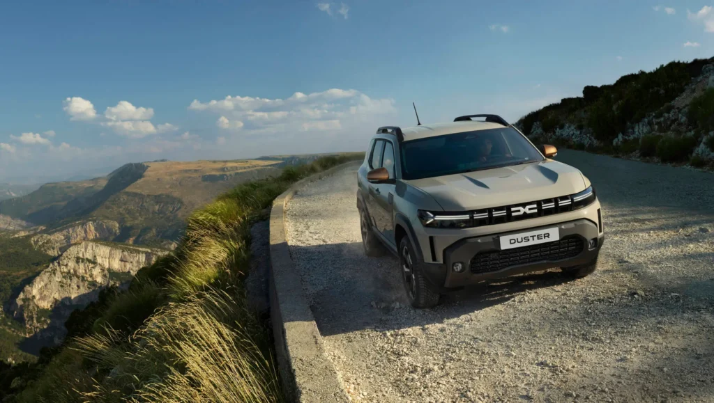 Jaunais Duster un Bigster spēka piedziņu klāsts: Ar hibrīddzinēju, sašķidrināto dabas gāzi, 4x4 un automātisko pārnesumkārbu 4 Jaunais Duster un Bigster spēka piedziņu klāsts: Ar hibrīddzinēju, sašķidrināto dabas gāzi, 4x4 un automātisko pārnesumkārbu