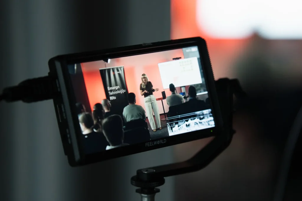 Pētījums: mākslīgā intelekta ambīcijas apsteidz organizāciju spēju pielāgoties pārmaiņām 5 Pētījums: mākslīgā intelekta ambīcijas apsteidz organizāciju spēju pielāgoties pārmaiņām