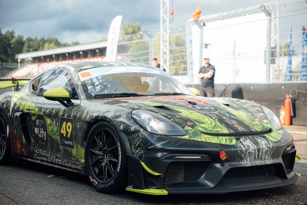 “Porsche Latvia Racing Team” izcīna uzvaras GT4 klasē sprintā un pjedestālu izturības sacīkstēs Biķerniekos 11 “Porsche Latvia Racing Team” izcīna uzvaras GT4 klasē sprintā un pjedestālu izturības sacīkstēs Biķerniekos