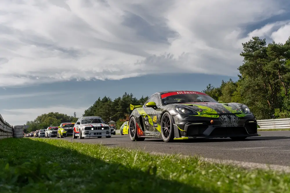 “Porsche Latvia Racing Team” komanda noslēdz Baltijas autošosejas čempionātu ar uzvaru BGT AM+ klasē 17 “Porsche Latvia Racing Team” komanda noslēdz Baltijas autošosejas čempionātu ar uzvaru BGT AM+ klasē