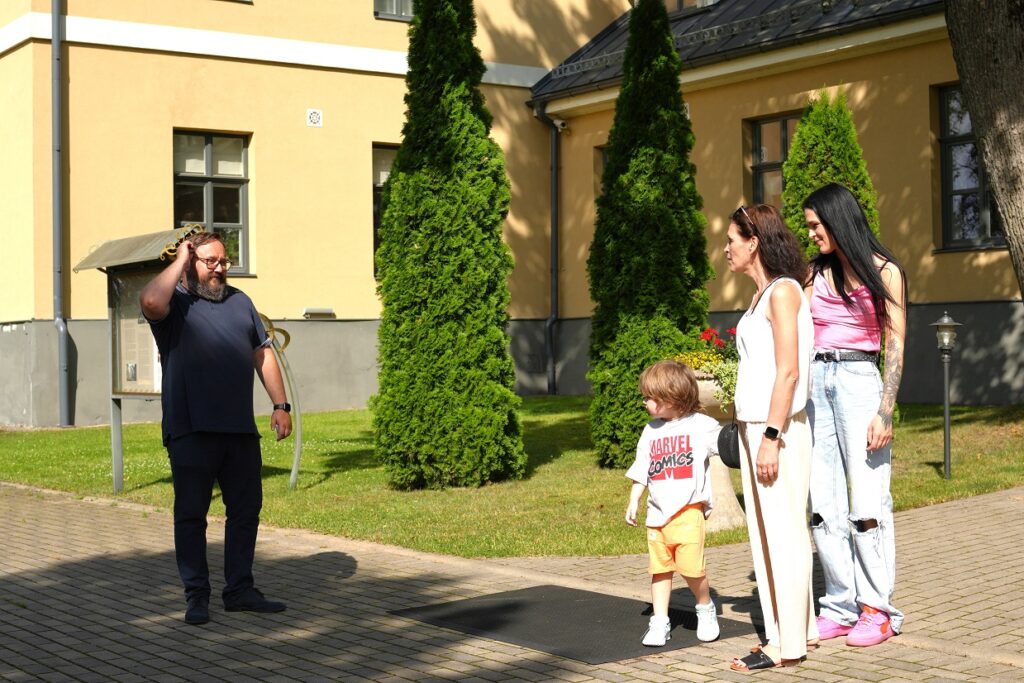 Renault Espace apskats Skrundas muiža