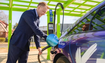 Kas vieno elektroauto un iekšdedzes dzinēja auto – un kas tos atšķir?