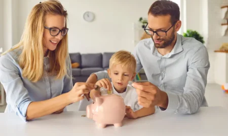 Finanšu pratība sākas mājās: kā iemācīt bērnam krāt un tērēt gudri?