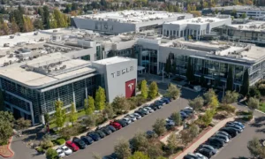 Tesla zaudē līderpozīcijas ASV tirgū