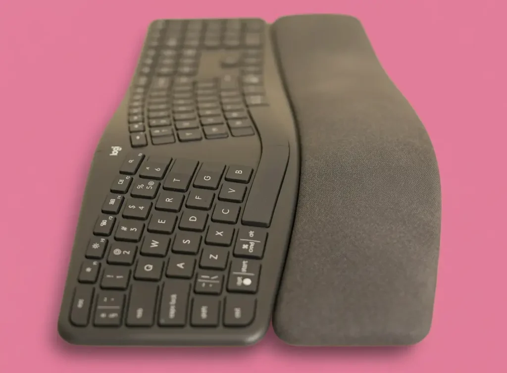 Vai šī ir kosmosa kuģa vadības pults? Nē, tā ir Logitech Ergo K860 klaviatūra 19 Logitech Ergo K860 klaviatūra