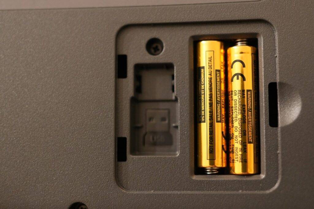 Vai šī ir kosmosa kuģa vadības pults? Nē, tā ir Logitech Ergo K860 klaviatūra 28 Logitech Ergo K860 apskats