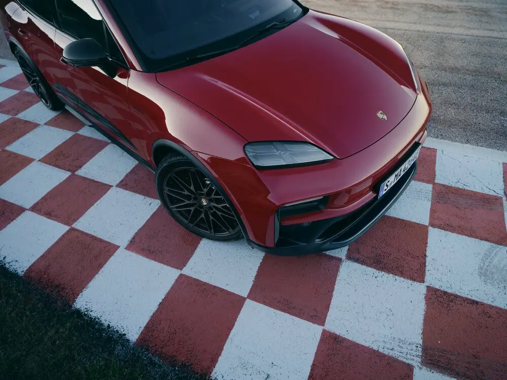 Jaudīgs un izteiksmīgs – “Porsche” laiž klajā pirmo pilnībā elektrisko “Macan GTS”