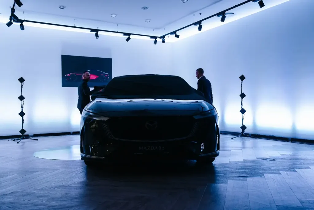 Latvijā notikusi jaunā elektroautomobiļa Mazda6e pirmizrāde