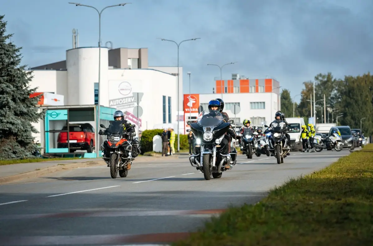 BMW Motorrad sezonas noslēguma braucienā piedalās vairāk nekā 400 motociklisti no visas Latvijas 6 BMW Motorrad sezonas noslēguma