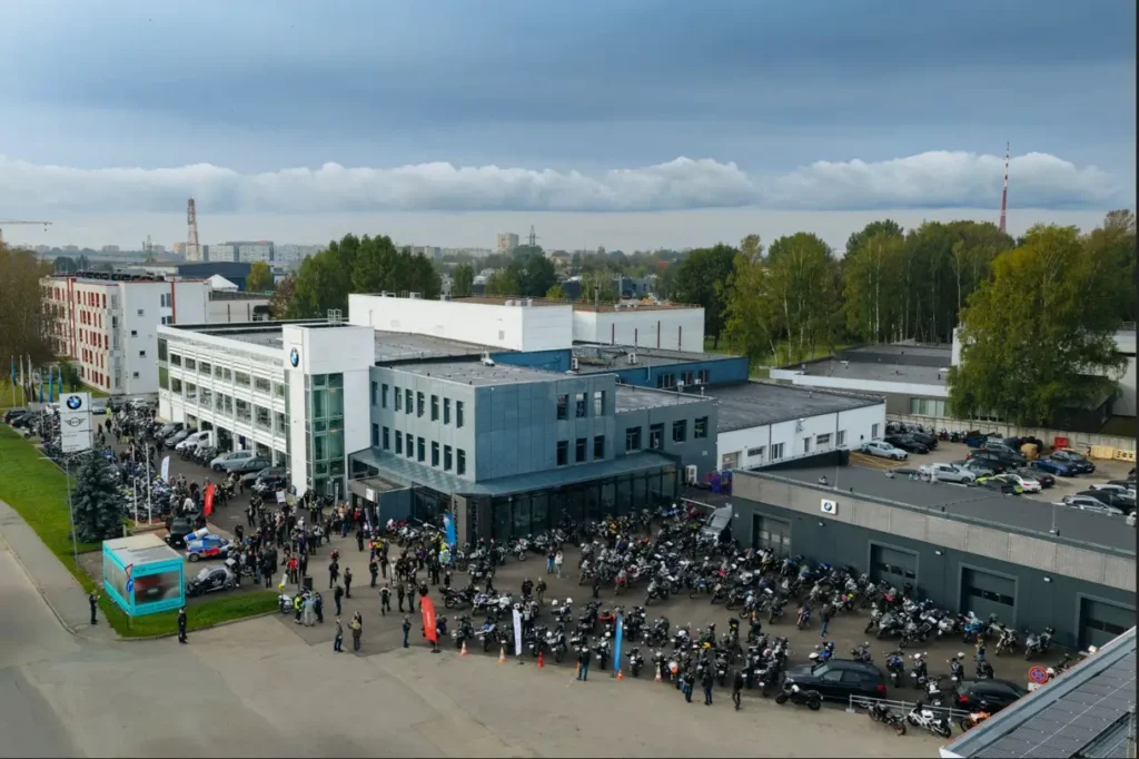 BMW Motorrad sezonas noslēguma braucienā piedalās vairāk nekā 400 motociklisti no visas Latvijas 5 BMW Motorrad sezonas noslēguma