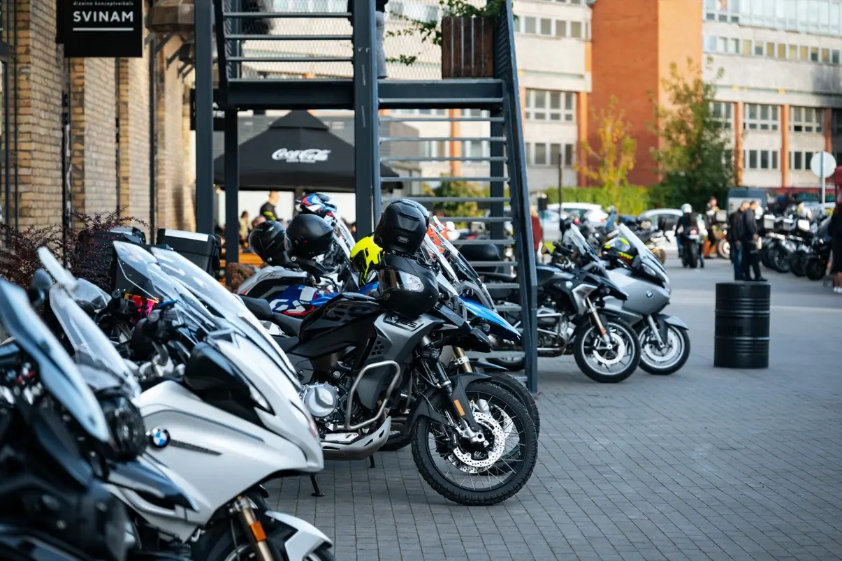BMW Motorrad sezonas noslēguma braucienā piedalās vairāk nekā 400 motociklisti no visas Latvijas 8 BMW Motorrad sezonas noslēguma