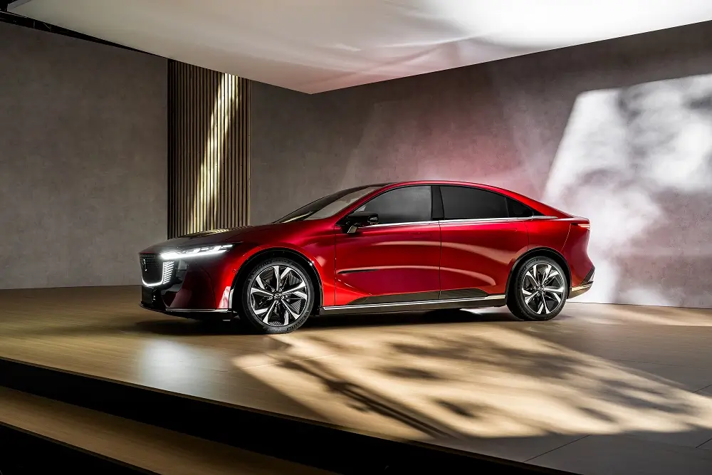 Oktobra vidū Latvijā būs pieejama jaunā elektroauto kupeja Mazda6e