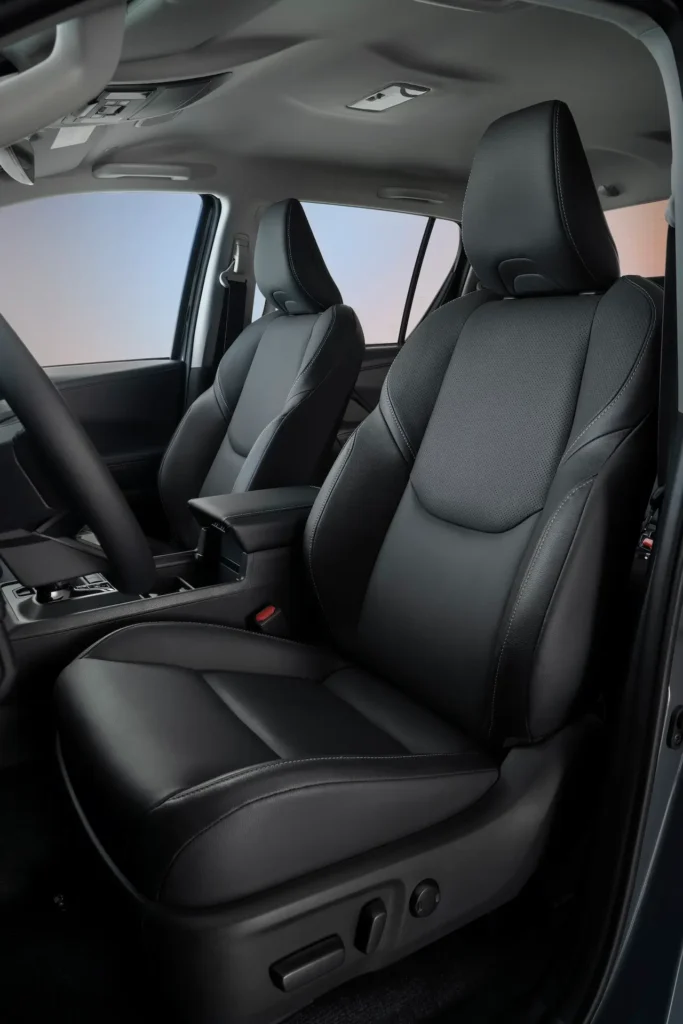 Toyota izziņo jaunās paaudzes Hilux, tostarp pirmo akumulatora elektrisko versiju