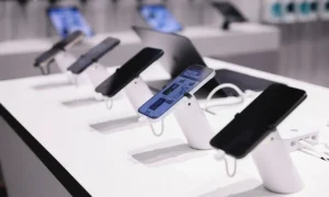 “Tele2” dati atklāj – 63 % mobilo telefonu Latvijā tiek iegādāti uz nomaksu