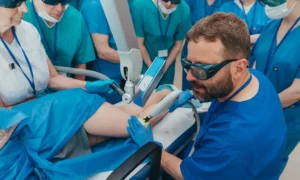 Rīgā notiks pasaules līmeņa speciālistu meistarklases par jaunākajām vēnu ārstēšanas metodēm