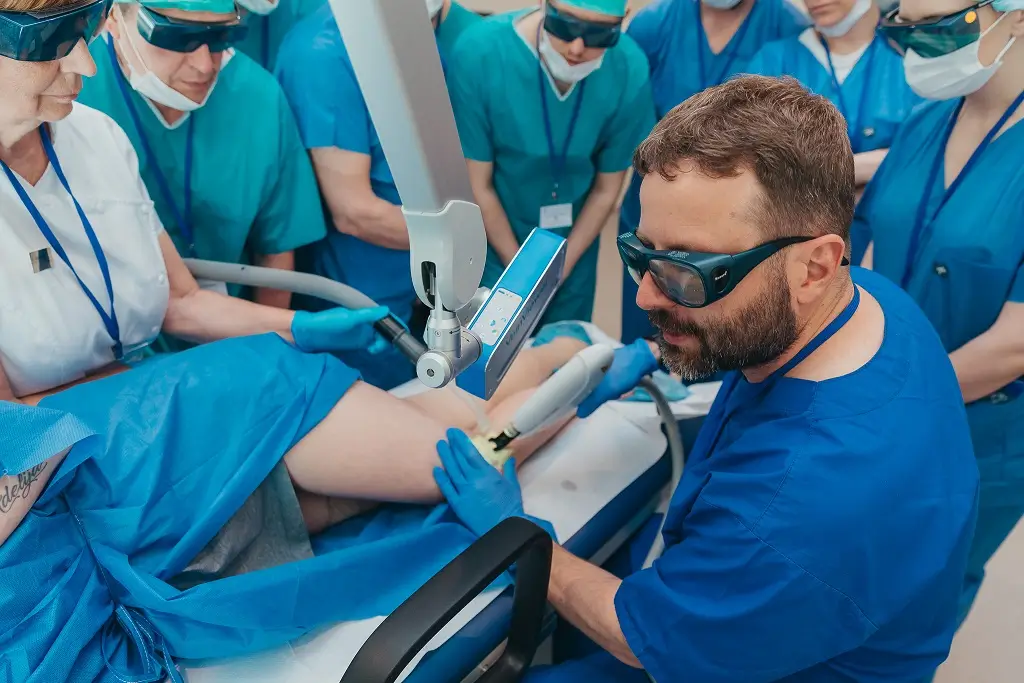 Rīgā notiks pasaules līmeņa speciālistu meistarklases par jaunākajām vēnu ārstēšanas metodēm 5 Rīgā notiks pasaules līmeņa speciālistu meistarklases par jaunākajām vēnu ārstēšanas metodēm