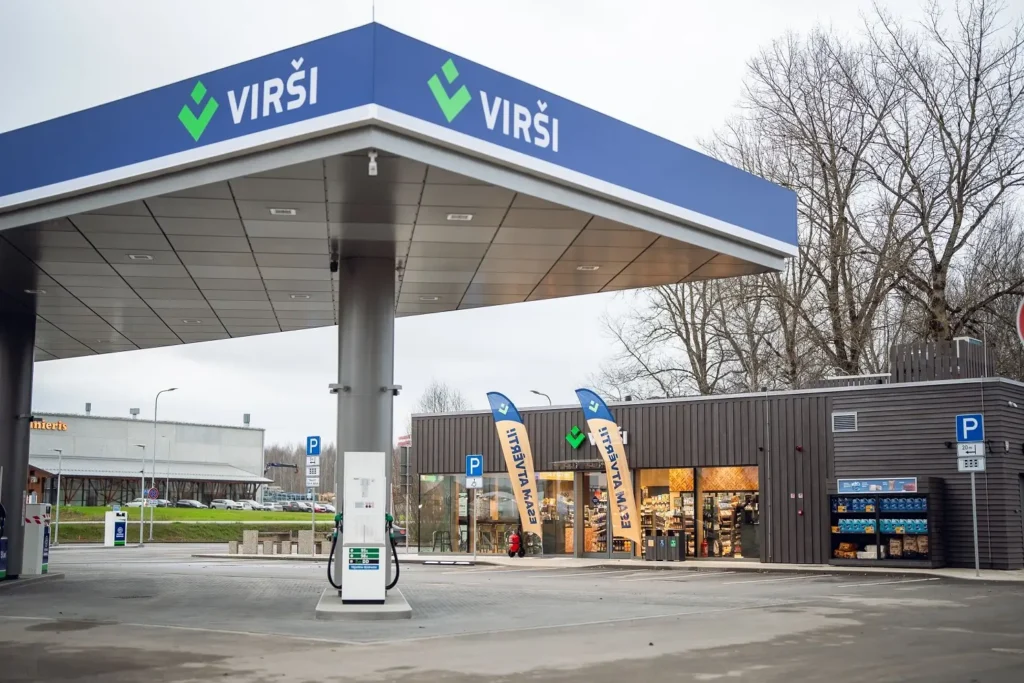 Investējot 1,6 miljonus eiro, “Virši” atver jaunu uzpildes staciju Kuldīgā 5 Investējot 1,6 miljonus eiro, “Virši” atver jaunu uzpildes staciju Kuldīgā