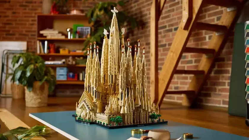 LEGO visu laiku lielākais konstruktors: Sagrada Família ar vairāk nekā 12 000 detaļām