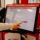 Rimi ar Smart-ID saīsina pircēju gaidīšanas laiku pašapkalpošanās kasēs par 15 %