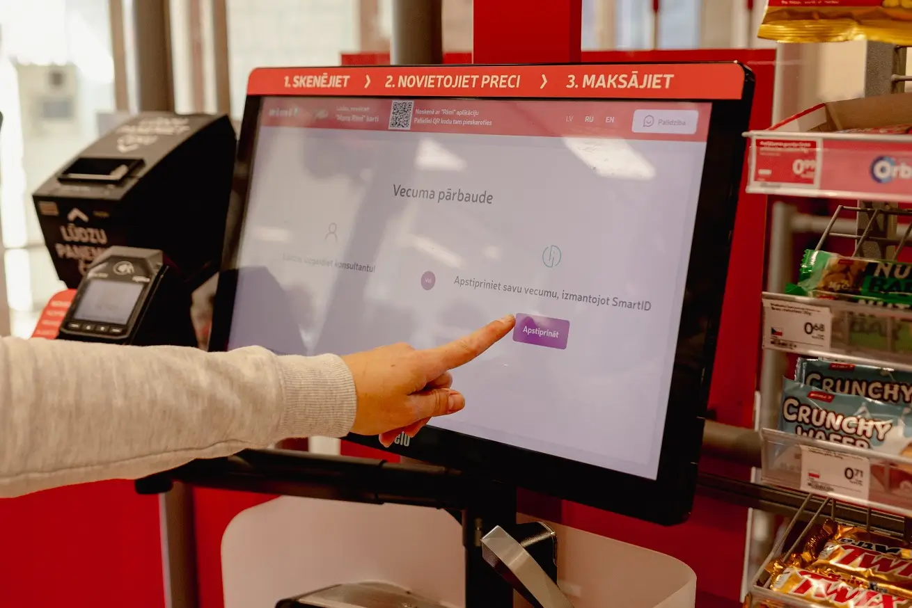 Rimi ar Smart-ID saīsina pircēju gaidīšanas laiku pašapkalpošanās kasēs par 15 %