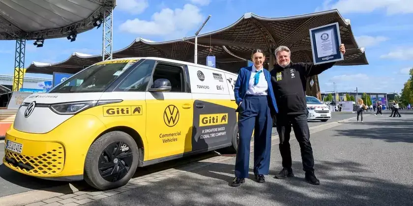 Ar Volkswagen ID. Buzz 445 dienās apceļo 92 valstis un sasniedz Ginesa rekordu